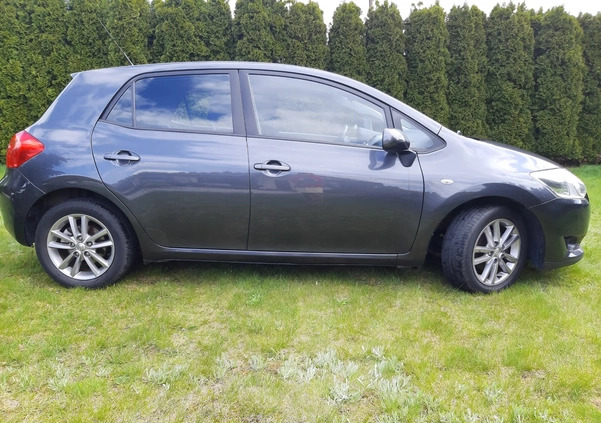 Toyota Auris cena 28800 przebieg: 137800, rok produkcji 2010 z Wałcz małe 106